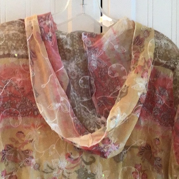 Vine Street, sheer, lightweight, hoodie style, zippered front topper. - Picture 6 of 9